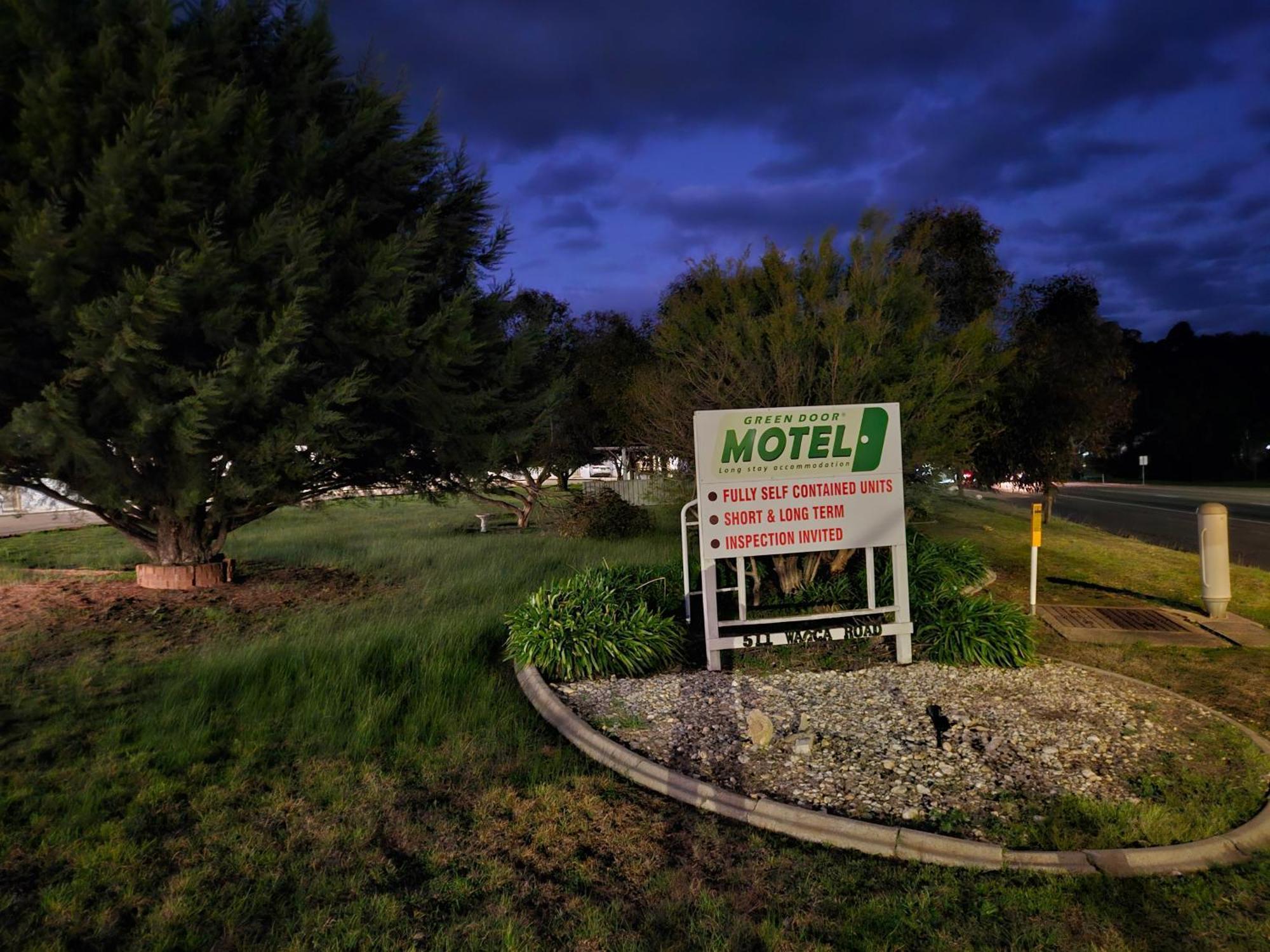 Green Door Motel Lavington Kültér fotó