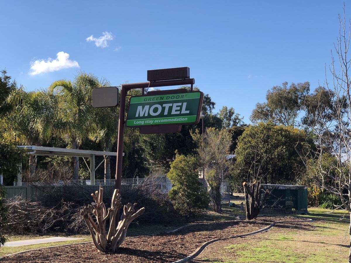Green Door Motel Lavington Kültér fotó